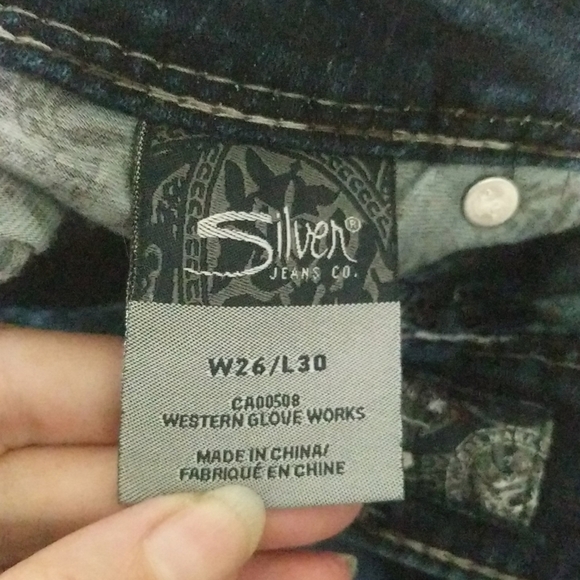 Silver Suki Surplus Dark Wash Flare Jeans - size 26 - 28.5" Inseam - Picture 3 of 7